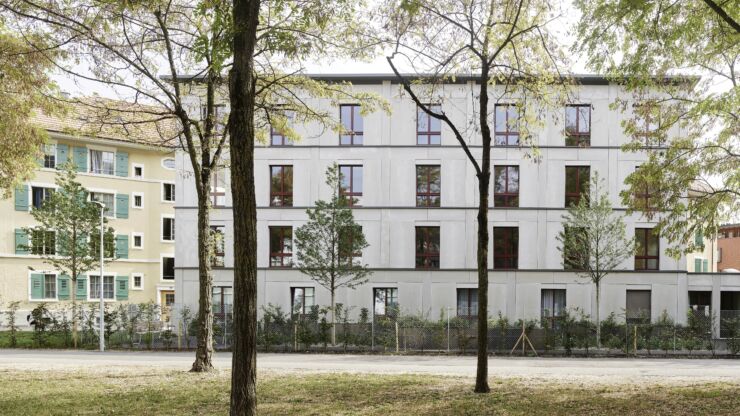 3e place: immeubles sis rue Wasen 34-46. La photo montre une vue extérieure des bâtiments rénovés avec un espace vert en face.