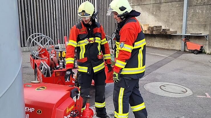 Sapeurs-pompiers volontaires Bienne - formation motopompe